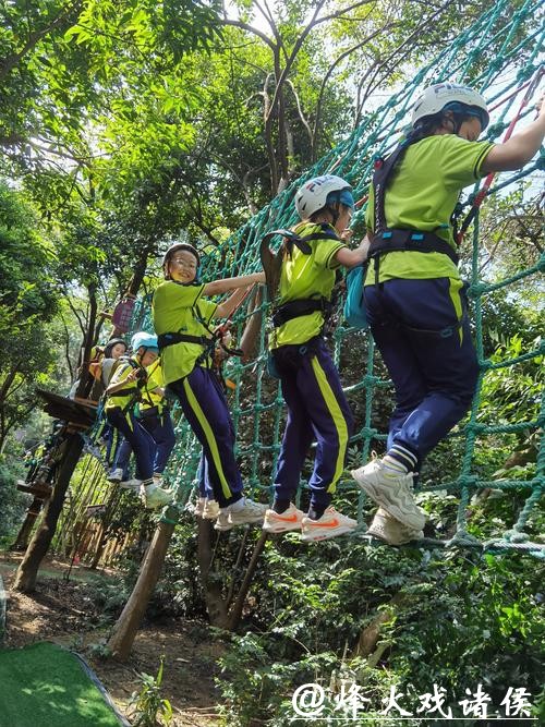 青少年户外运动推广,夏令营与探险活动组织锻炼意志,培养团队合作精神。 青少年户外运动推广,夏令营与探险活动组织锻炼意志,培养团队合作精神。